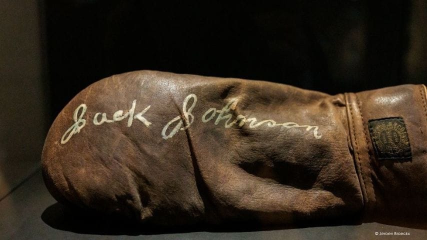 gesigneerde bokshandschoen Jack Johnson
