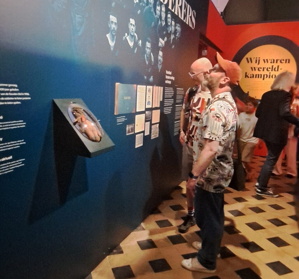 aandachtige bezoekers in de Expo Wij waren wereldkampioen